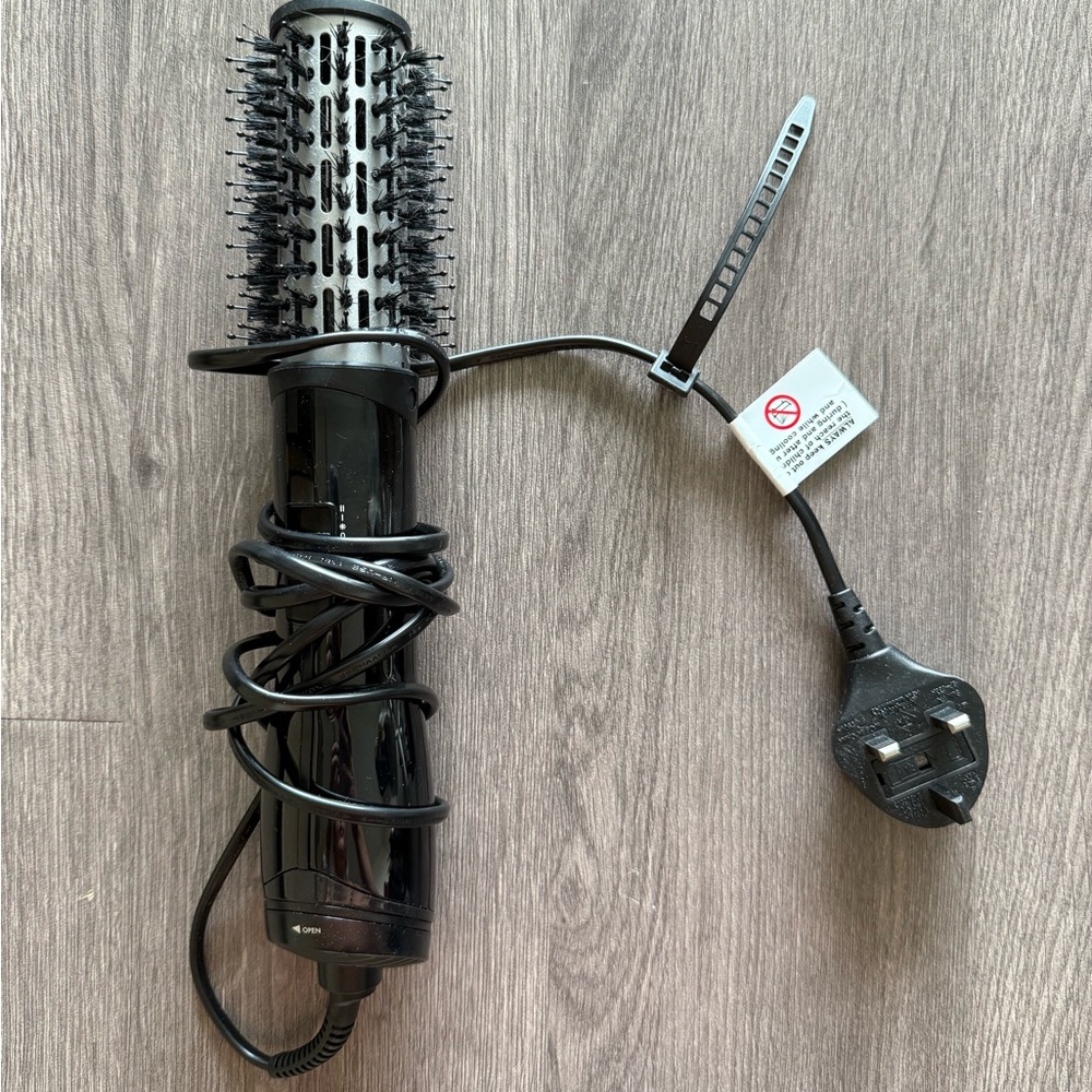 BaByliss Black Hair Styling Brush - UK Voltage/Plug (for travel)